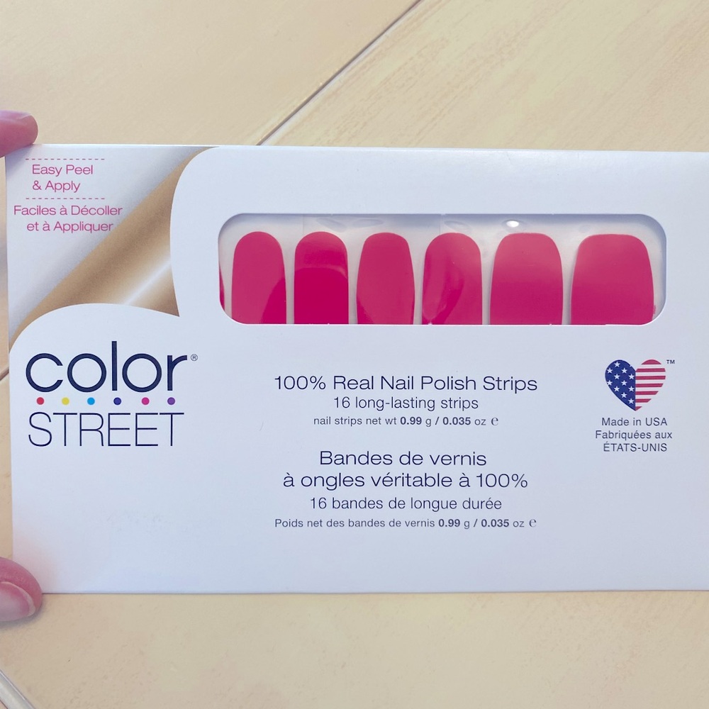 Retired NiB color street Kissing Booth